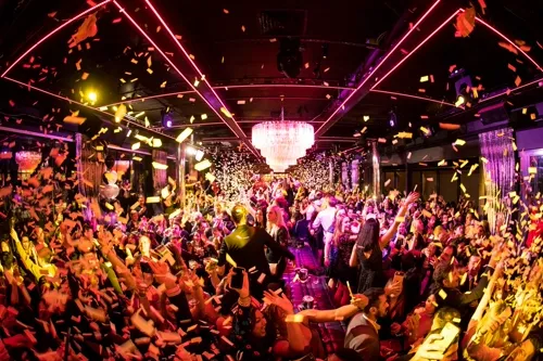 Fiesta de Fuego Thursdays organizada por 1990 Group en PHD Lounge.